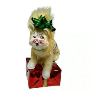Annalee Fluffy cat on Red Christmas Present 2010